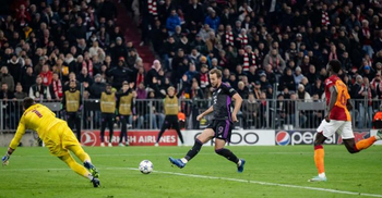 Kane hits double as Bayern reach last 16