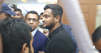 Shakib submits AL nomination forms for 3 constituencies