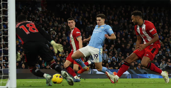 Man City beat Blades to close gap at the top