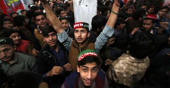 Imran Khan's supporters lead in Pakistan polls