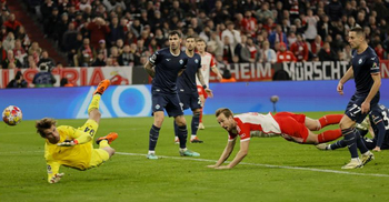 Kane scores two as stylish Bayern beat Lazio