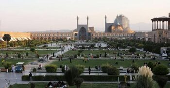 Israeli missile hits Iran, with blasts heard in centre of country