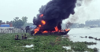 One killed in Narayanganj trawler fire