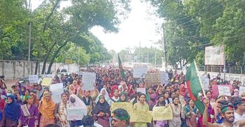 DU students resume demo against job quota