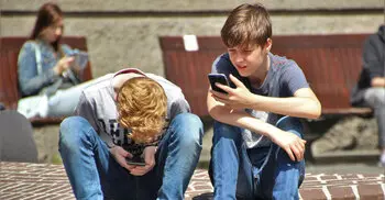 Australia moves to ban children under 16 from social media