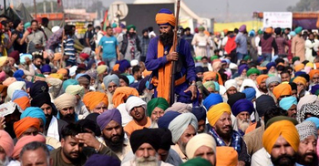 ৬ মাসের খাবার নিয়ে দিল্লির পথে হাজারো কৃষক