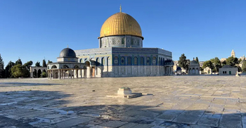 আল-আকসা মসজিদ প্রাঙ্গণে ঢুকে পড়েছে দখলদার ইসরায়েলিরা