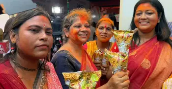 বিজেপির কার্যালয়ে উৎসবের আমেজ, ঝালমুড়ি বিতরণ