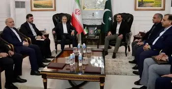 পাকিস্তানের সামরিক প্রধানের সঙ্গে ইরানের পররাষ্ট্রমন্ত্রীর বৈঠক
