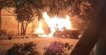 রাজধানীর আগারগাঁওয়ে পার্কিং করা গাড়িতে আগুন