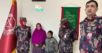 বিএসএফের ঠেলে পাঠানো মা-ছেলেকে ভারতে হস্তান্তর