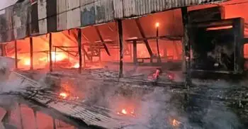 সিরাজগঞ্জে শাড়ি প্রিন্ট কারখানায় আগুন