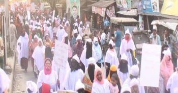 মনোনয়ন বাতিলের দাবিতে কাফনের কাপড় পরে বিএনপি নেতাকর্মীদের বিক্ষোভ