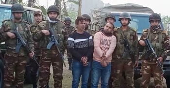 বগুড়ায় পিস্তল-দেশীয় অস্ত্রসহ দুই যুবক আটক