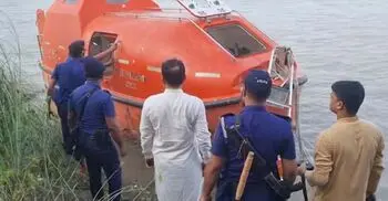 পদ্মা নদীতে স্পিডবোট নিয়ে ঘুরতে গিয়ে যুবক গুলিবিদ্ধ