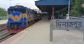 দিনাজপুরে রেললাইনে ঝাঁপ, বিচ্ছিন্ন মাথা ট্রেনে আটকে গেলো ৫ কিমি