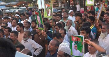 গুপ্ত সংগঠনের লোকজন দিয়ে একটি মহল মশাল মিছিল করছে