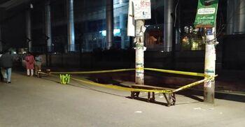 হাদিকে গুলির রক্তাক্ত ঘটনাস্থল ঘেরা ক্রাইমসিন টেপ দিয়ে