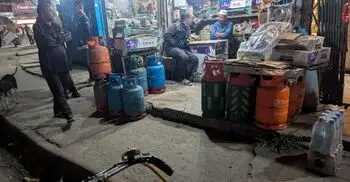 চট্টগ্রামে খুচরা দোকানে সিলিন্ডার আছে, নেই গ্যাস