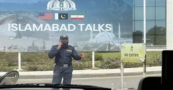 ইরানের অনুমতি ছাড়াই হরমুজ পার করলো মার্কিন নৌ-বাহিনীর জাহাজ