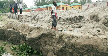 নদীভাঙনের কবলে আশ্রয়ণ প্রকল্পের ঘর