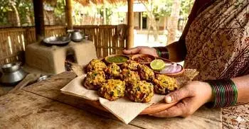 বৃষ্টির বিকেলে হয়ে যাক মৌসুমি সবজির বড়া