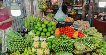 Vegetable prices soar; dozen eggs reach Tk 155