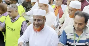 গণভোটের রায় বাস্তবায়নের দাবিতে শাহবাগে ১১ দলীয় ঐক্যের লিফলেট বিতরণ