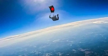 54 flag-paratroopers to set world record on Victory Day