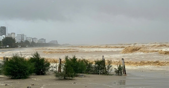 ভিয়েতনামে ধেয়ে যাচ্ছে শক্তিশালী ঘূর্ণিঝড় কাজিকি, সরানো হলো হাজারও মানুষ