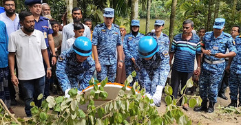 বিমান দুর্ঘটনায় নিহত মাসুমার কবরে বিমান বাহিনীর শ্রদ্ধা