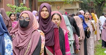 শান্তিপূর্ণভাবে চলছে ডাকসুর ভোটগ্রহণ