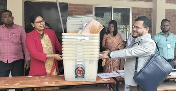 ঢাকা ৭: ১৬৪ কেন্দ্রের নির্বাচনি সামগ্রী বিতরণ