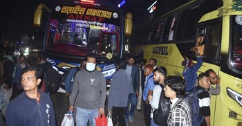 দূরপাল্লার বাসের সংকট, অনলাইনে মিলছে না টিকিট