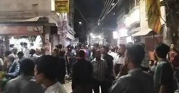 ফল জানতে কেন্দ্রের সামনে সমর্থক ও উৎসুক জনতার ভিড়