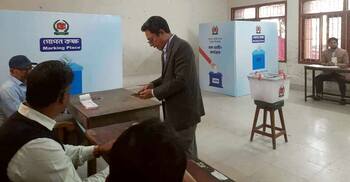 একই দিনে নির্বাচন-গণভোট: সময় কমাতে কেন্দ্র বাড়ানোর চিন্তা