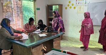 তেজগাঁও সিদ্দিকী স্কুলে দেড় ঘণ্টায় ভোট দিলেন ৫৮ নারী