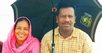 নৌকার পক্ষে প্রচারণায় শিক্ষক দম্পতি