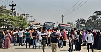 Garment workers block Dhaka–Sylhet hwy over unpaid wages