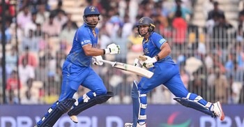 নিউজিল্যান্ডের বিপক্ষে চ্যালেঞ্জিং পুঁজি আরব আমিরাতের