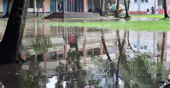 বৃষ্টি হলেই জলাবদ্ধতা, দুর্ভোগে মালোপাড়াবাসী