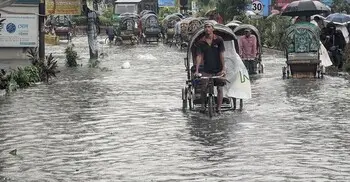 মেয়রের পদক্ষেপে সকালে নামলো পানি, দুপুরের বৃষ্টিতে ফের জলাবদ্ধতা