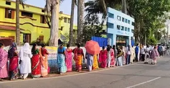 পশ্চিমবঙ্গে টানটান উত্তেজনার মধ্যে দ্বিতীয় দফার ভোটগ্রহণ শুরু