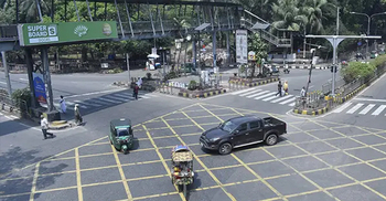 ঢাকার পথে পথে এখন শুধুই নীরবতা