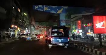 তেল সংকটের কারণে ব্যক্তিগত গাড়ি বাইক সীমিত থাকায় রাজধানীর সড়কে কমেছে যানজট