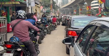 তেল নিতে পাম্পে ঘণ্টার পর ঘণ্টা অপেক্ষা, ভোগান্তিতে চালকরা