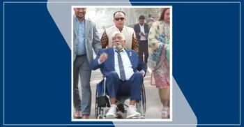 হুইল চেয়ারে শপথ নিতে এলেন নাছির চৌধুরী