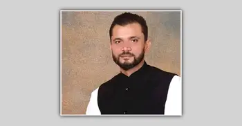 মাশরাফি হুইপ হওয়ায় নড়াইলে মিষ্টি বিতরণ