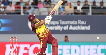 সান্টনারের বিধ্বংসী ব্যাটিংও ব্যর্থ, রোমাঞ্চকর জয় ক্যারিবীয়দের