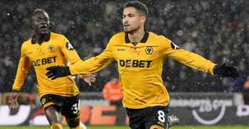 অ্যাস্টন ভিলাকে হারিয়ে রেকর্ড লজ্জা এড়াল উলভস